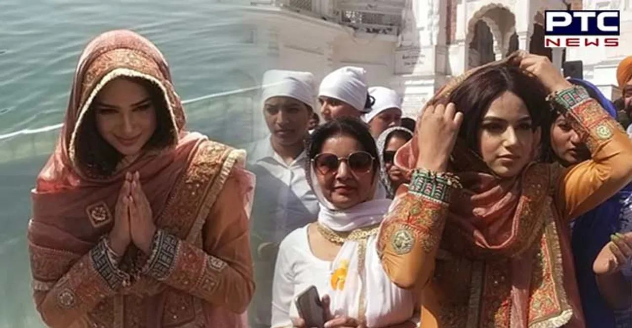 EXCLUSIVE In Photos: Miss Universe Harnaaz Kaur Sandhu’s visit to Golden Temple