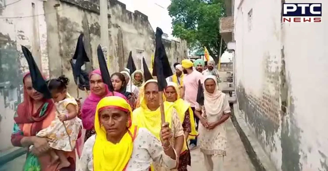 Kirti Kisan Union protests on Independence Day in Bathinda, shows black flags
