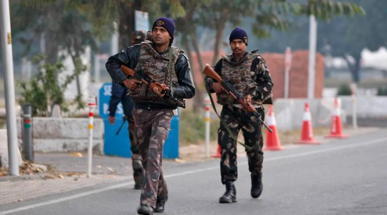 Pathankot on alert: 4 unidentified men flee away with car,cops on toes