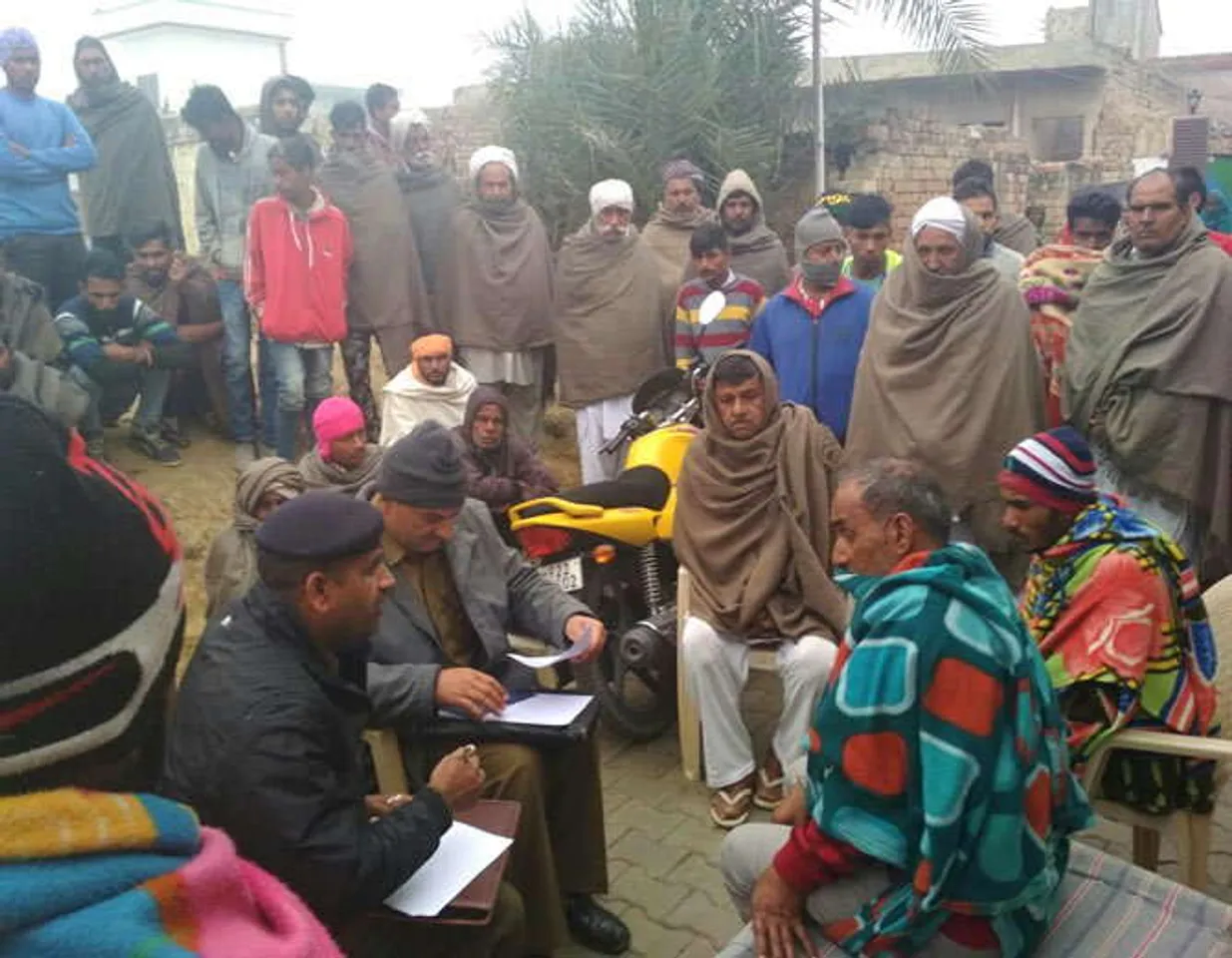 पलवल हत्याकांड में सभी मृतकों के परिजनों ने खत्म किया धरना, 3-3 लाख रुपये की सहायता राशि पर माने परिजन...