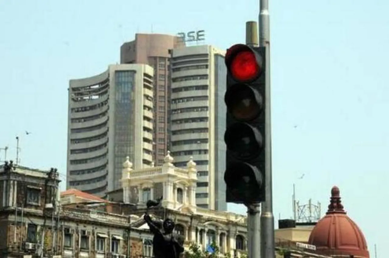 Nifty zooms to all-time peak 10,167, Sensex rallies 250 pts