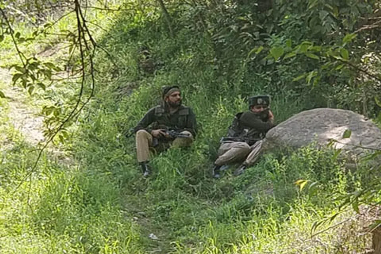 Jammu and Kashmir : Encounter breaks out in Pulwama , One militant killed