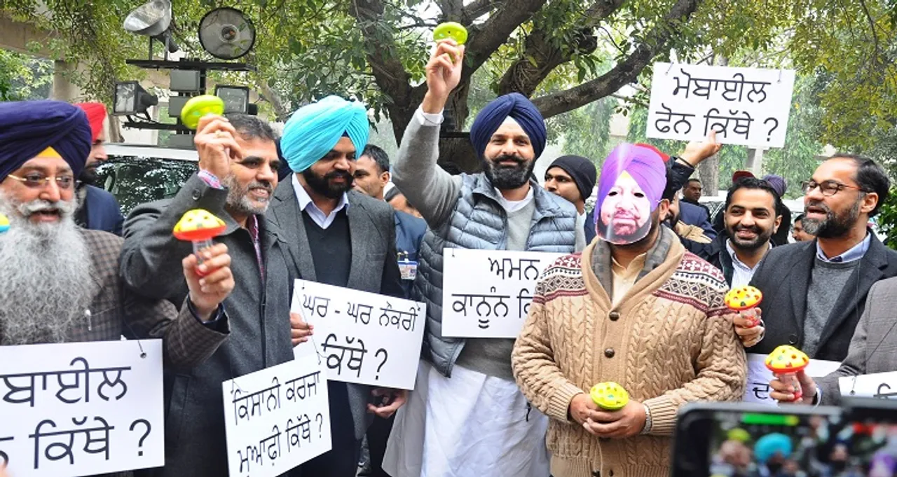 SAD-BJP legislature party members expose Congress govt by ringing rattles in the Vidhan Sabha to wake it from its slumber