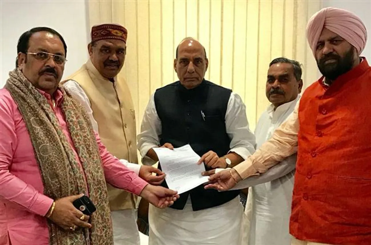 Punjab BJP team meets Rajnath, seeks Tytler's arrest