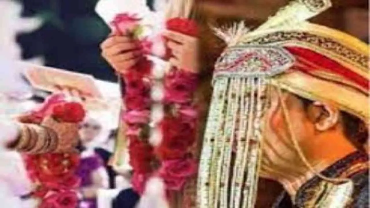 COURT MARRIAGE  करने जा रहे जोड़े की दूल्हे के परिजनों ने जमकर की पिटाई, मामला दर्ज