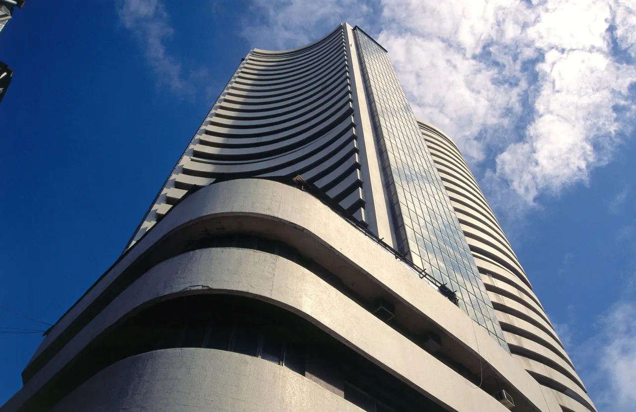 Sensex at new peak of 32,533.34 on fund inflow, F&O expiry