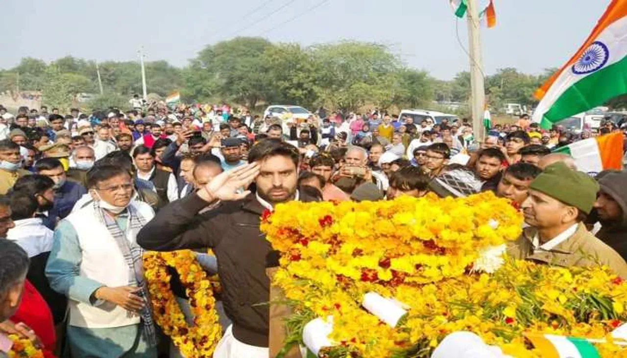 आतंकियों से मुठभेड़ में हरियाणा का जवान शहीद, हजारों लोगों ने दी श्रद्धांजलि