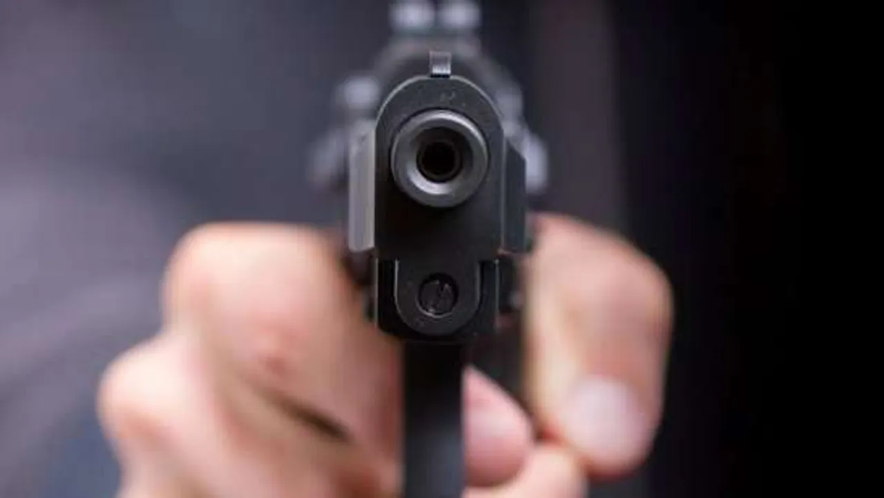 Men on bike rob Rs 39 lakh at gunpoint in Delhi