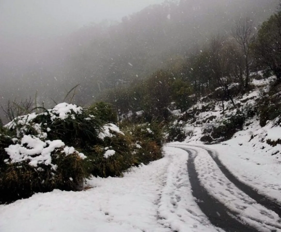 Mughal road closes with fresh snowfall in J&K