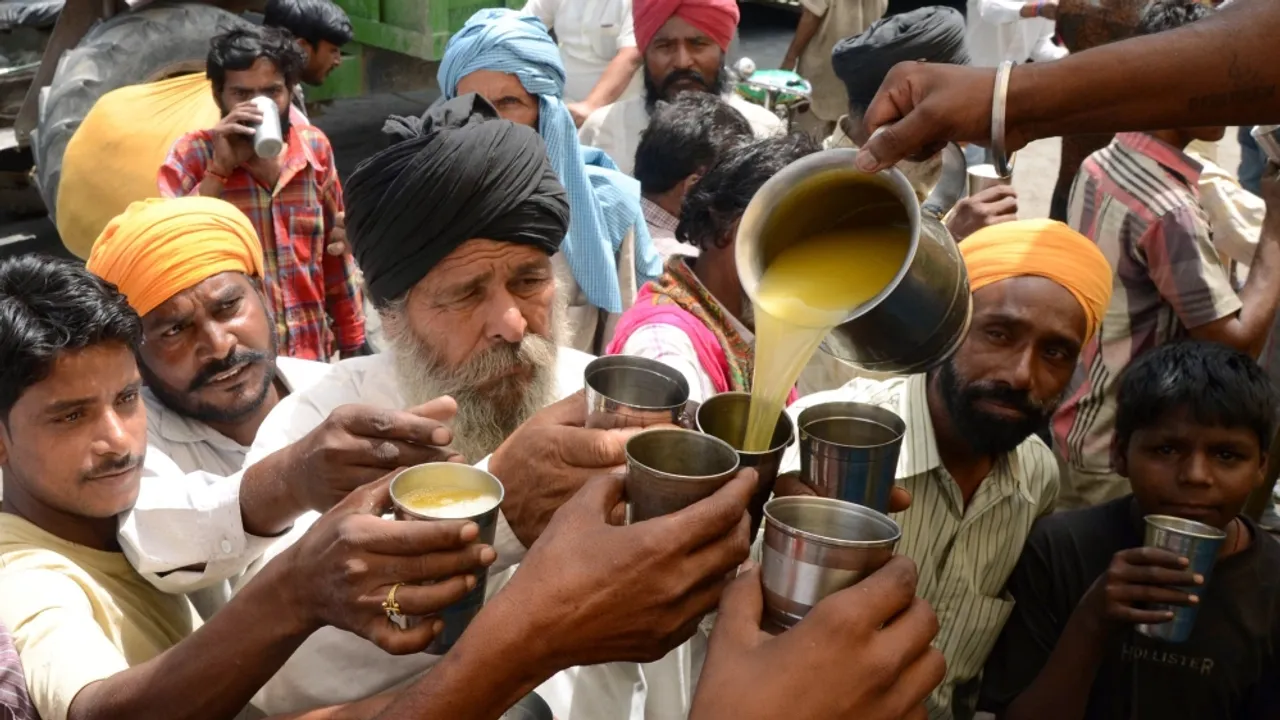 Delhiites wake up to a hot morning