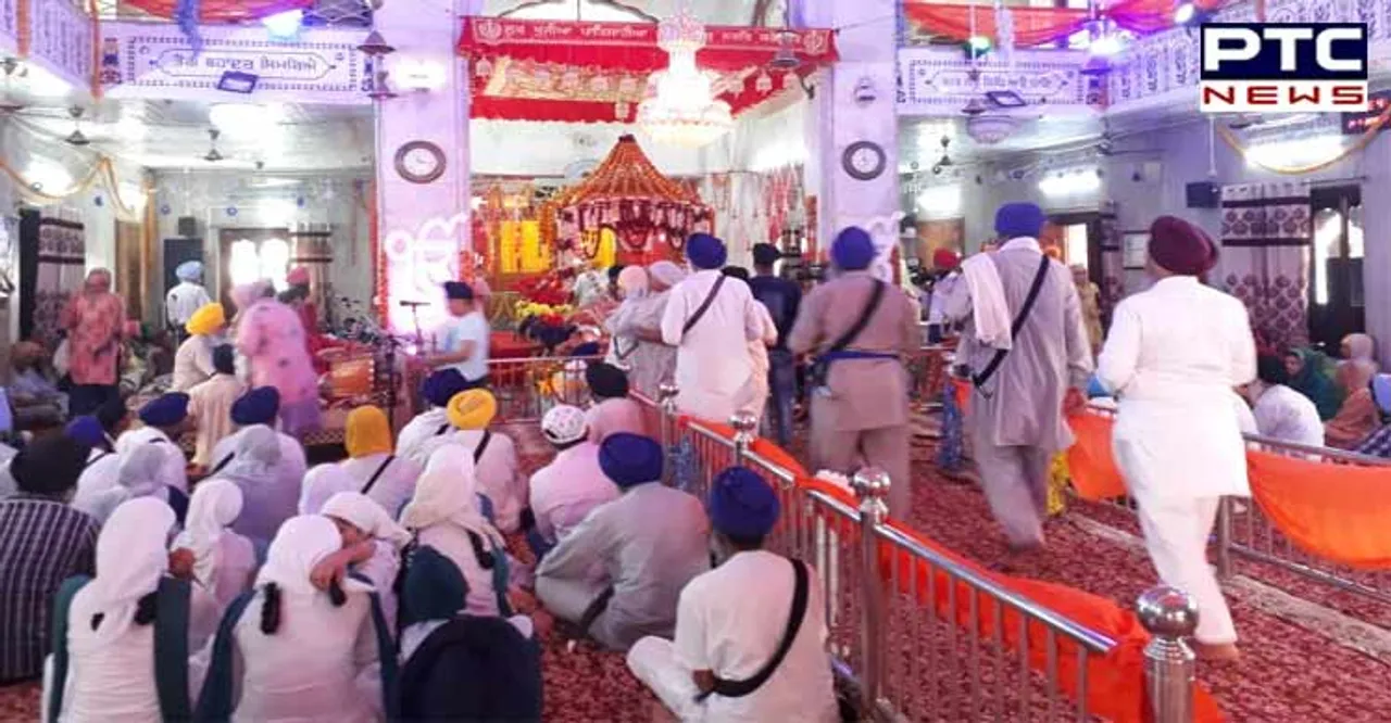 ਸ੍ਰੀ ਗੁਰੂ ਤੇਗ ਬਹਾਦਰ ਸਾਹਿਬ ਜੀ ਦੇ ਪ੍ਰਕਾਸ਼ ਪੁਰਬ ਮੌਕੇ ਗੁਰਦੁਆਰਾ ਗੁਰੂ ਕੇ ਮਹਿਲ ਵਿਖੇ ਵੱਡੀ ਗਿਣਤੀ ਸੰਗਤਾਂ ਹੋ ਰਹੀਆਂ ਨੇ ਨਤਮਸਤਕ, ਦੇਖੋ ਤਸਵੀਰਾਂ