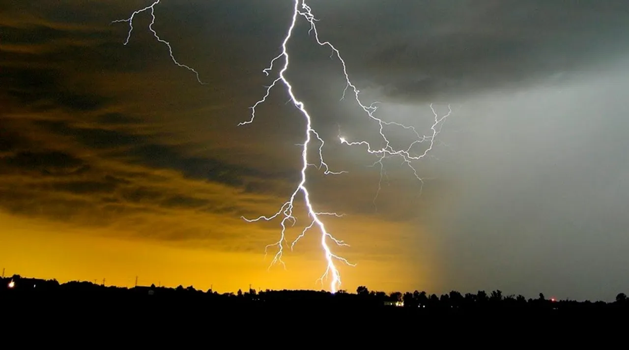 Lightning strikes; school students narrow escape in Punjab