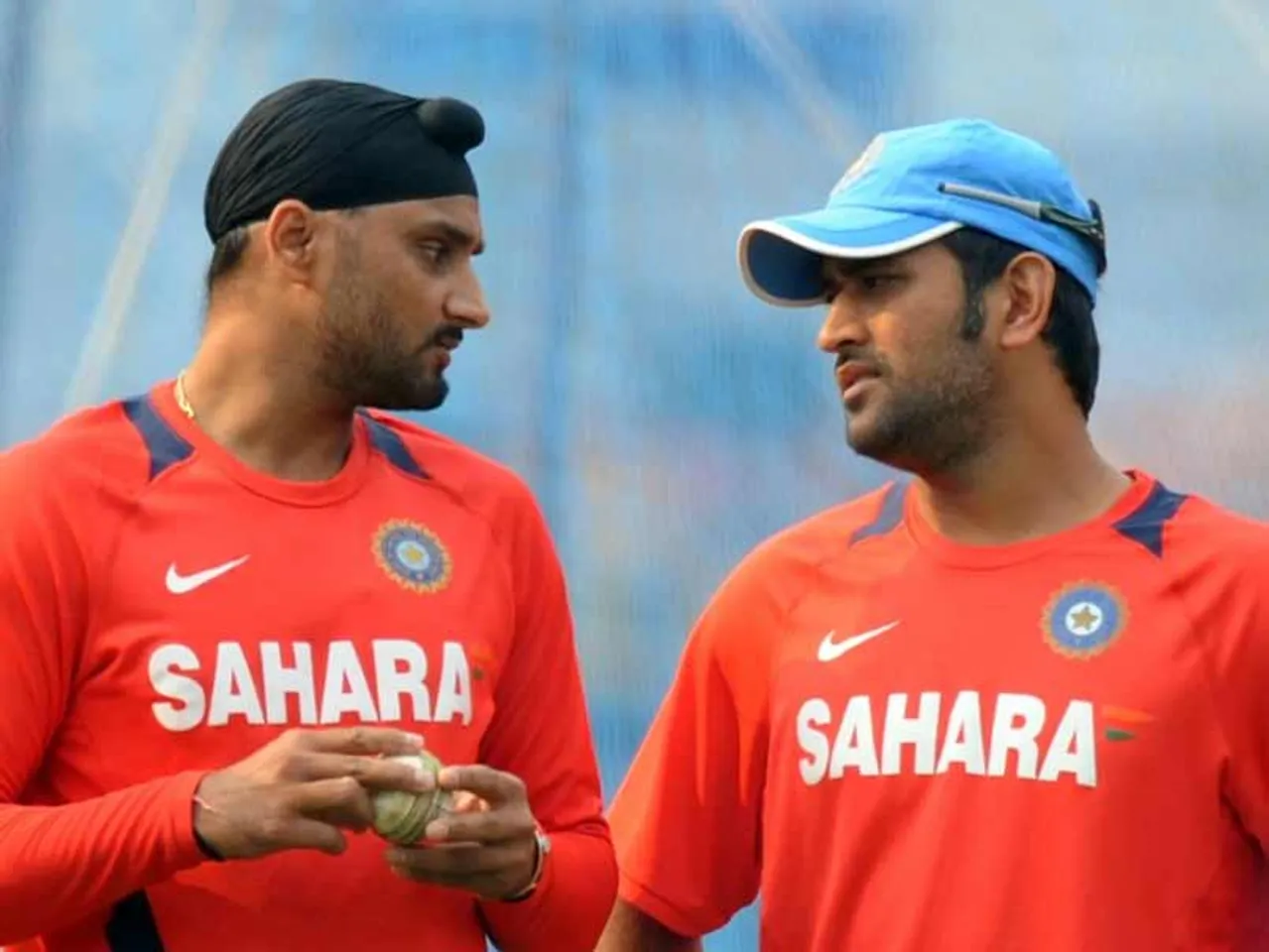 Harbhajan hits back at media over 'privilege' statement against Dhoni