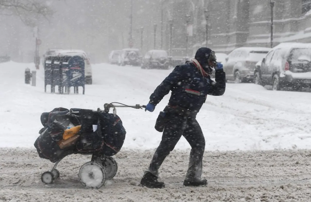 'Bomb cyclone' pounds north eastern US, causes travel chaos