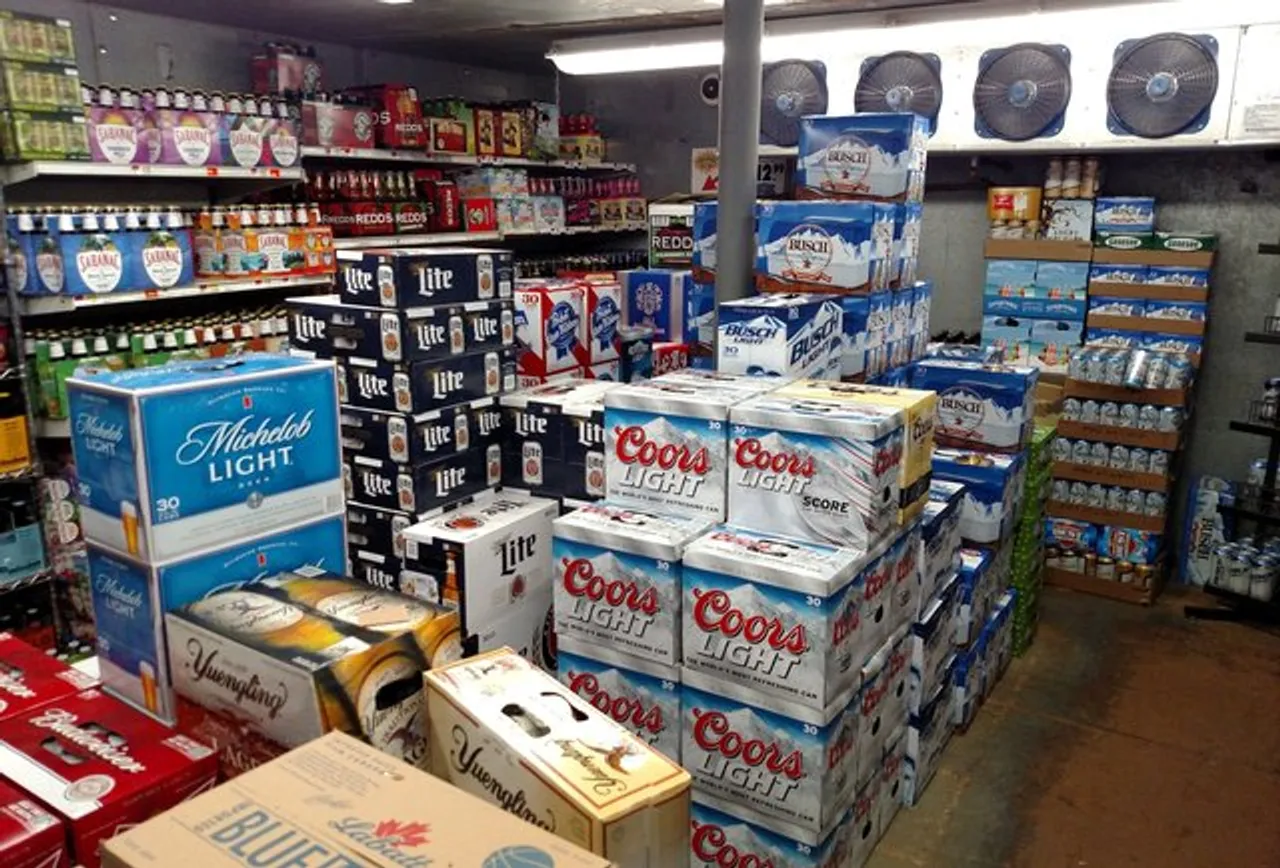 WISCONSIN : Man Gets Trapped In Store's Beer Cooler All Night, Drinks Beer Till 6am