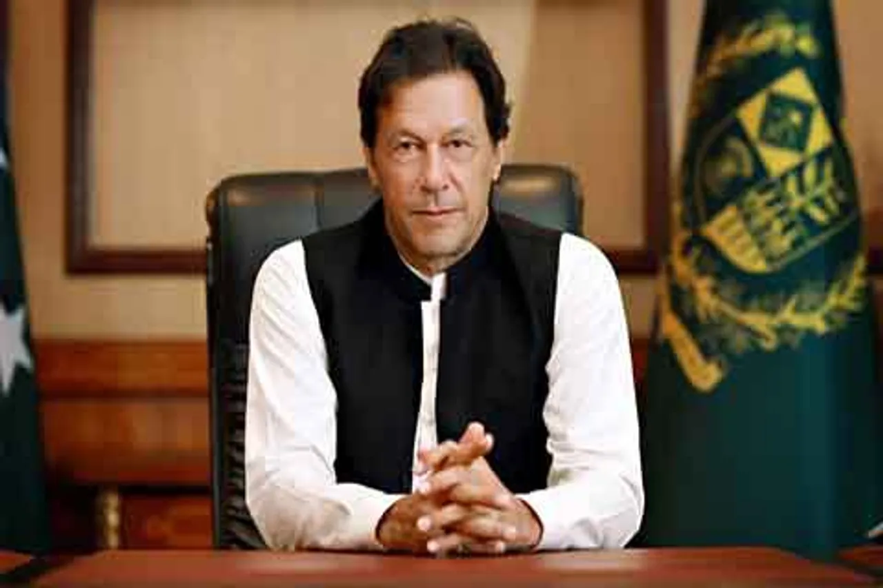 Terming Kashmir as issue, Imran offers to talk with India