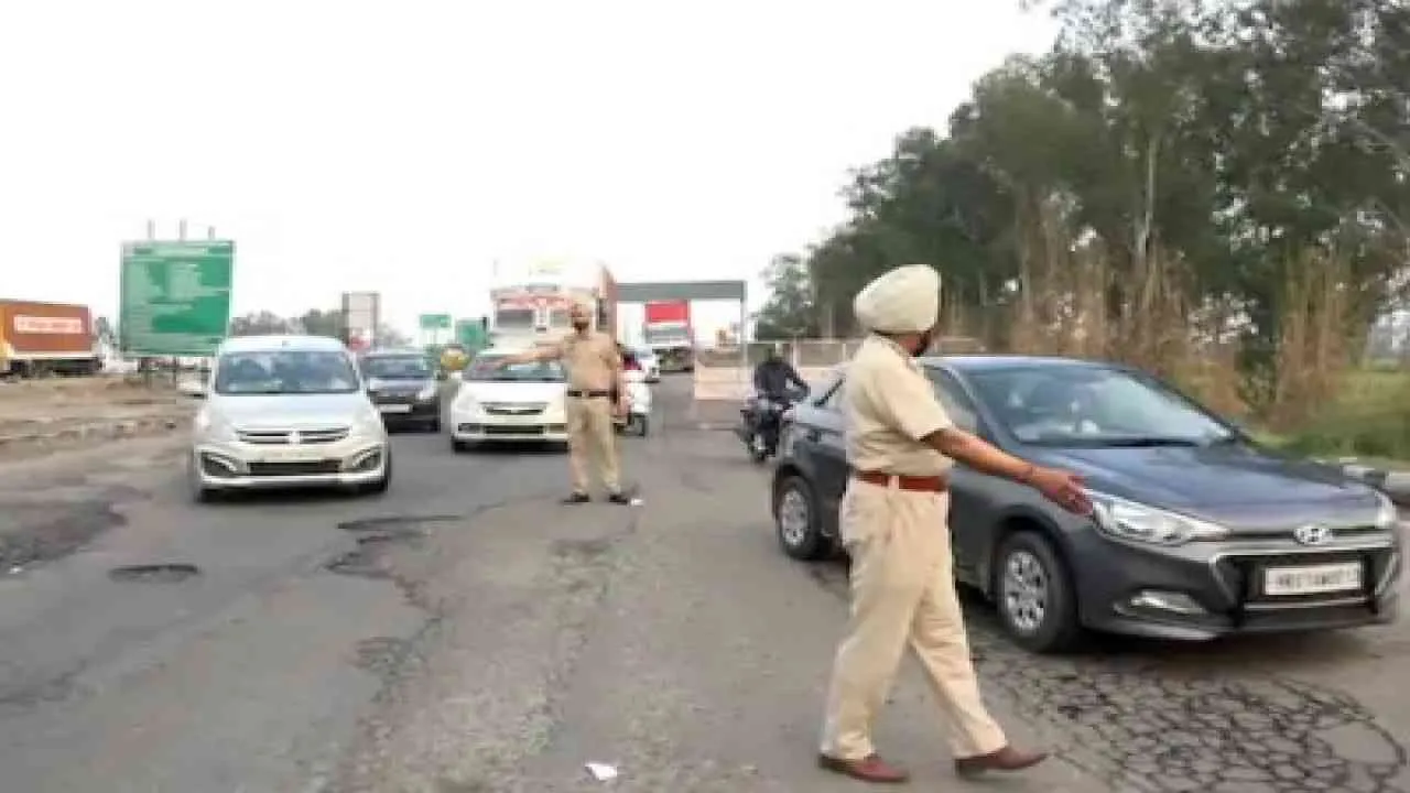 पंजाब, हरियाणा-हिमाचल बॉर्डर पर पुलिस का पहरा , चंडीगढ़ सेक्टर 43 बस स्टैंड पर भी फोर्स तैनात