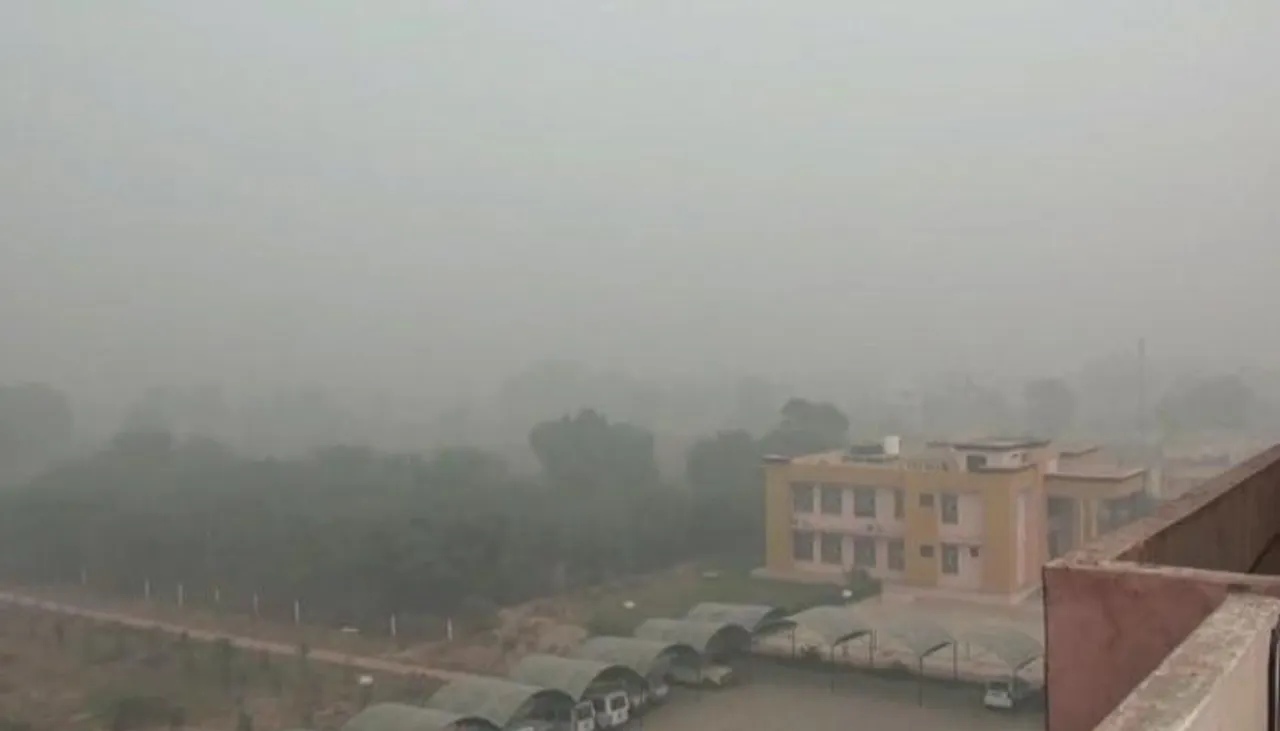 फतेहाबाद में पराली के धुएं के कारण दिल्ली से भी आगे पहुंचा प्रदूषण का स्तर