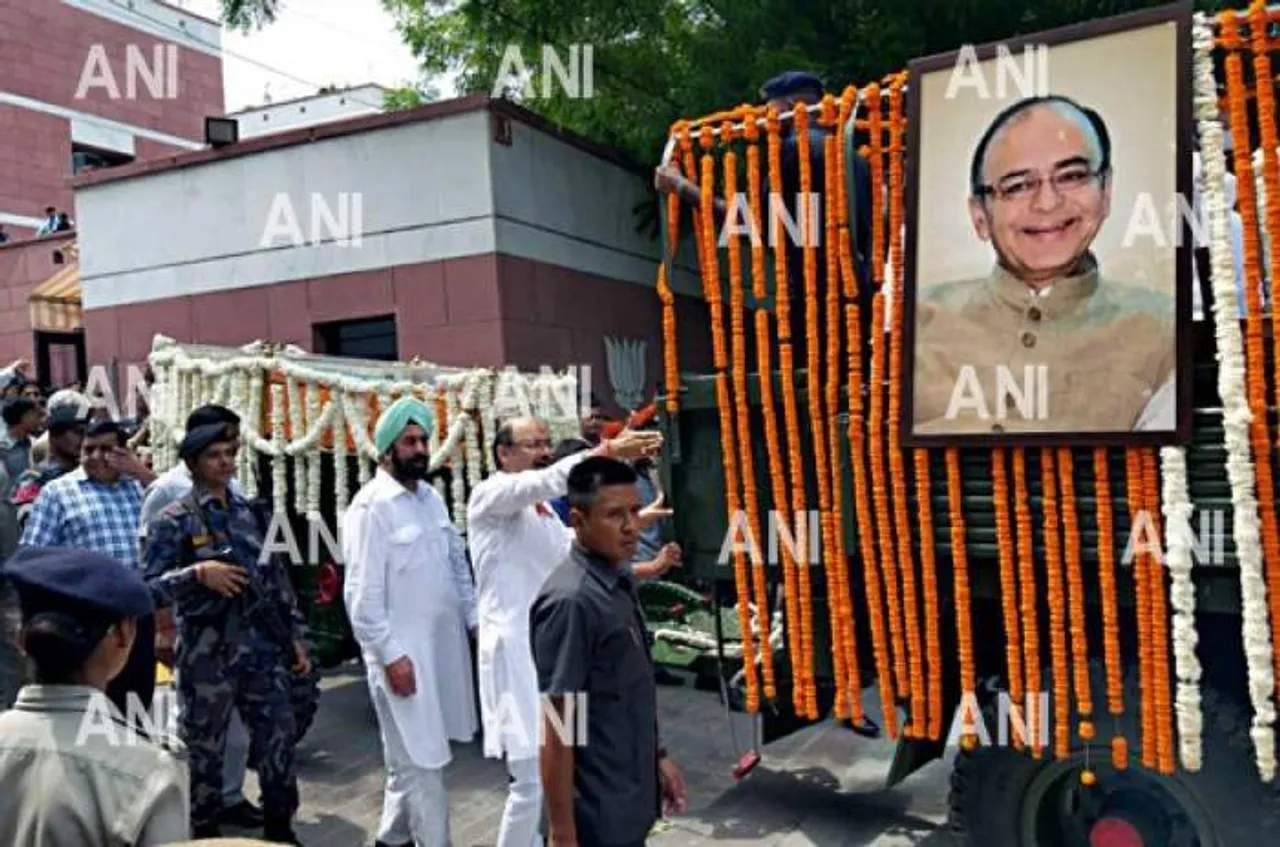 Cleared files on daughter's wedding, always smiled: Friends, colleagues remember Jaitley