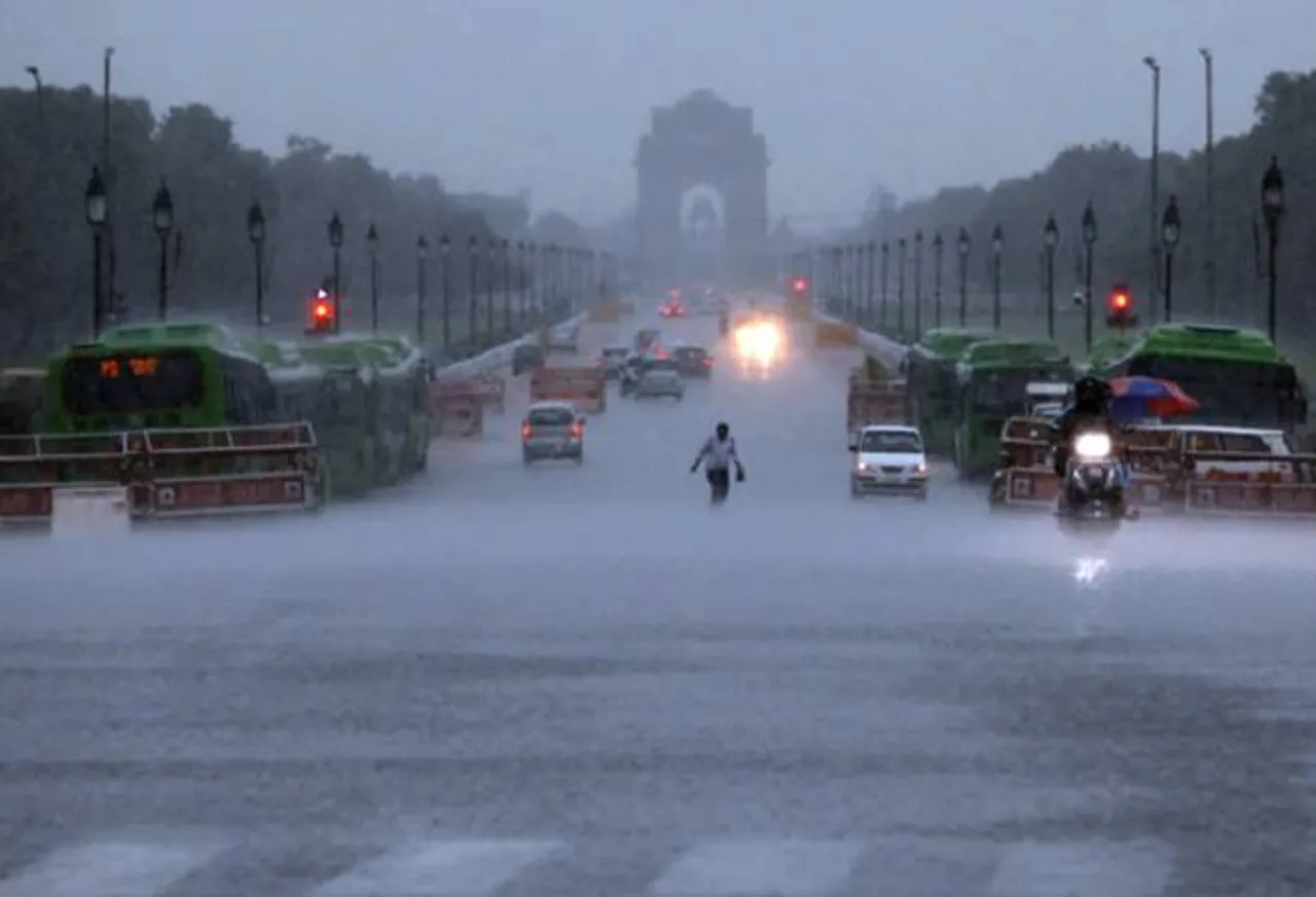 Delhi: Light rains; temp to likely drop over the weekend