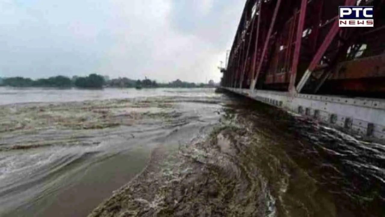 Delhi: Yamuna river flows slightly above danger mark, evacuation preparations underway
