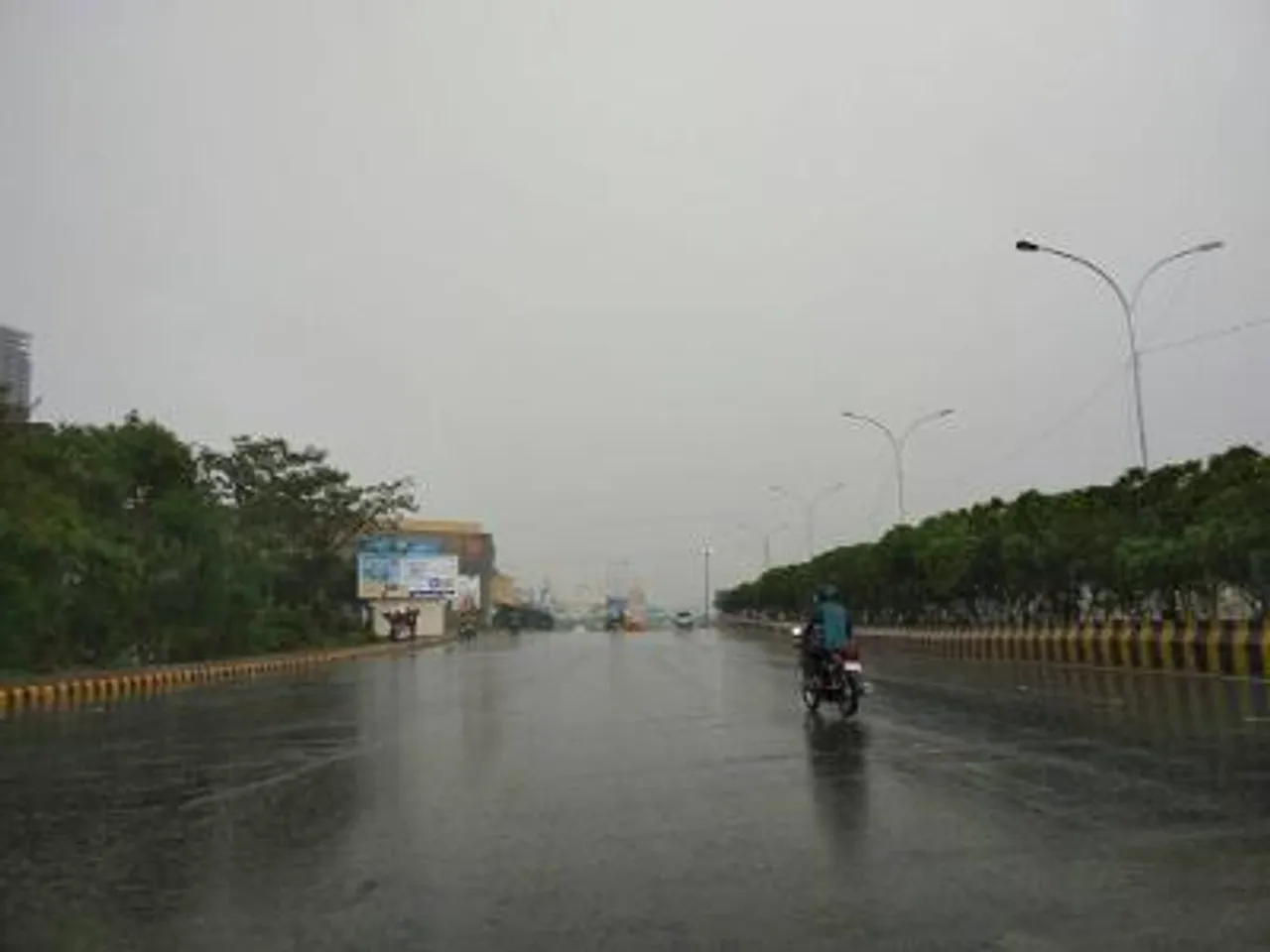 Delhi, Chandigarh and other places receive rain on Monday morning