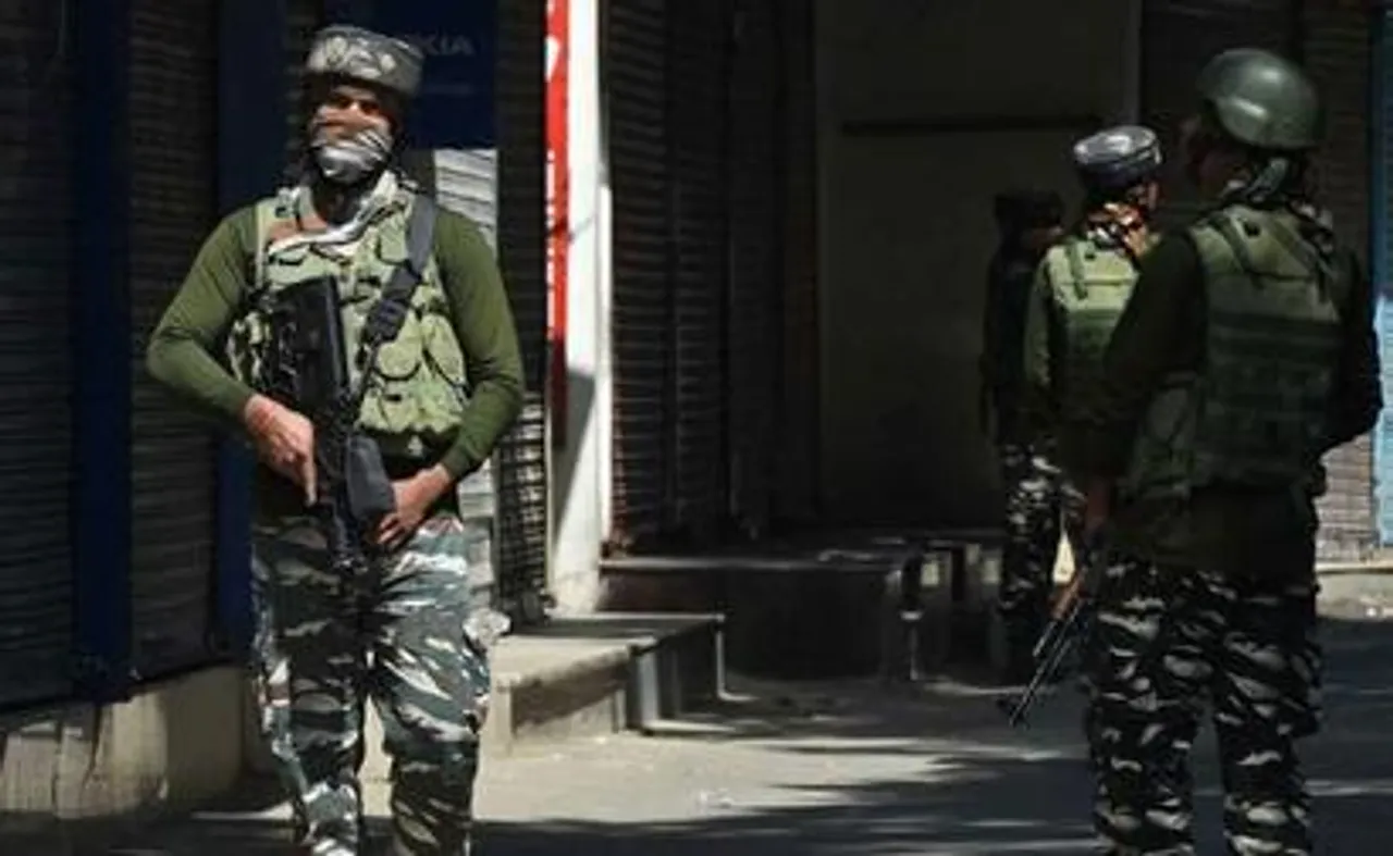 40 Kashmir Cops Resigned after Hizbul’s  "Resign Or Die" Threat