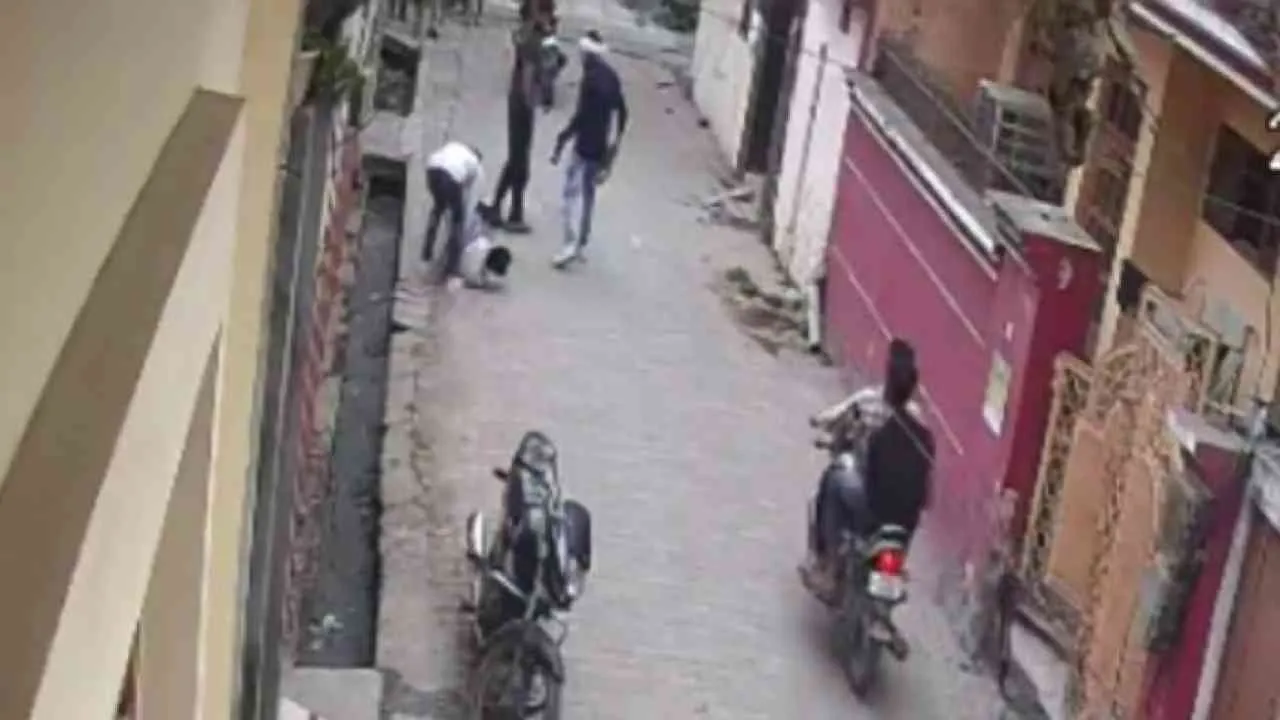 यमुनानगर में दिन दहाड़े पीट-पीट कर युवक की हत्या, तमाशा देखते रहे लोग