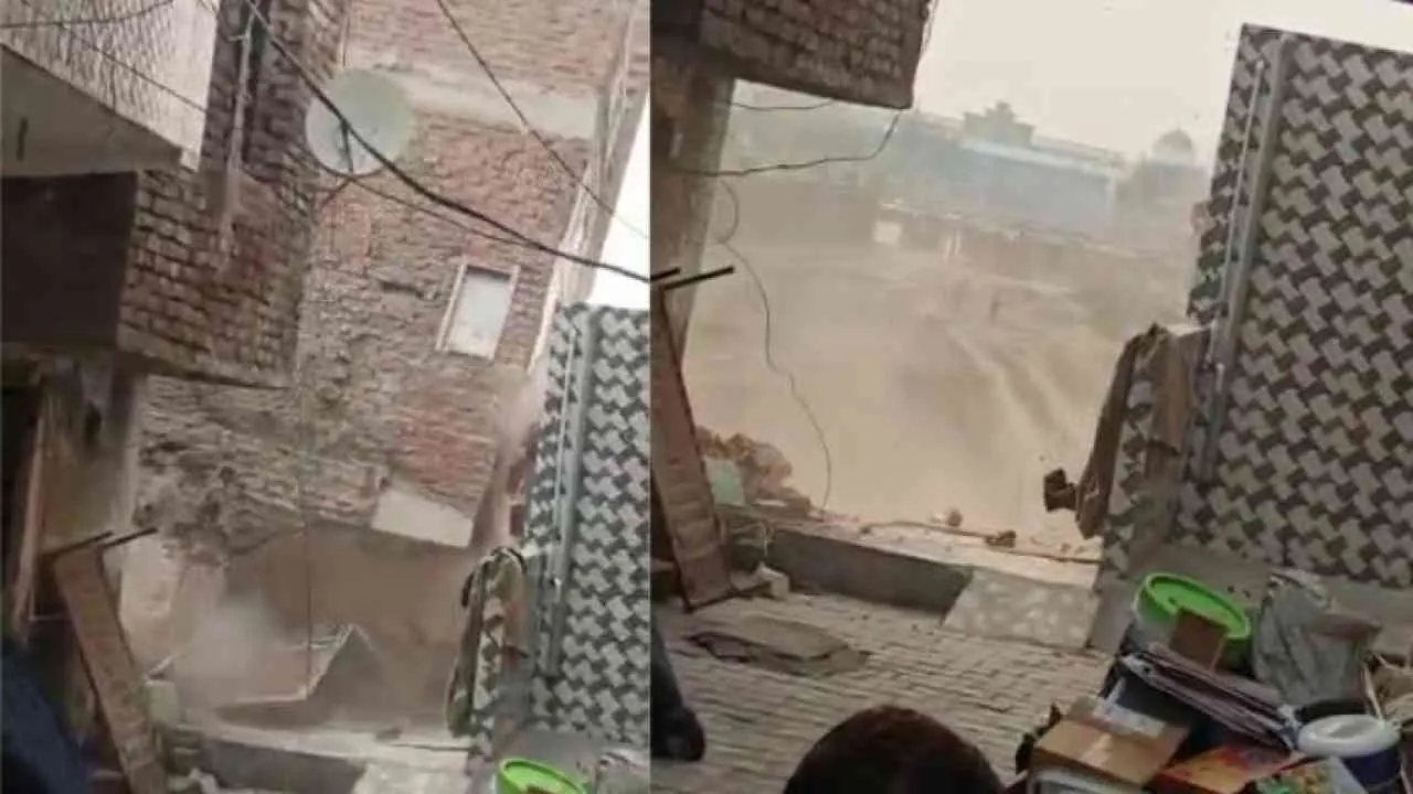 गाजियाबाद में भरभराकर गिरा तीन मंजिला मकान, LIVE VIDEO आया सामने