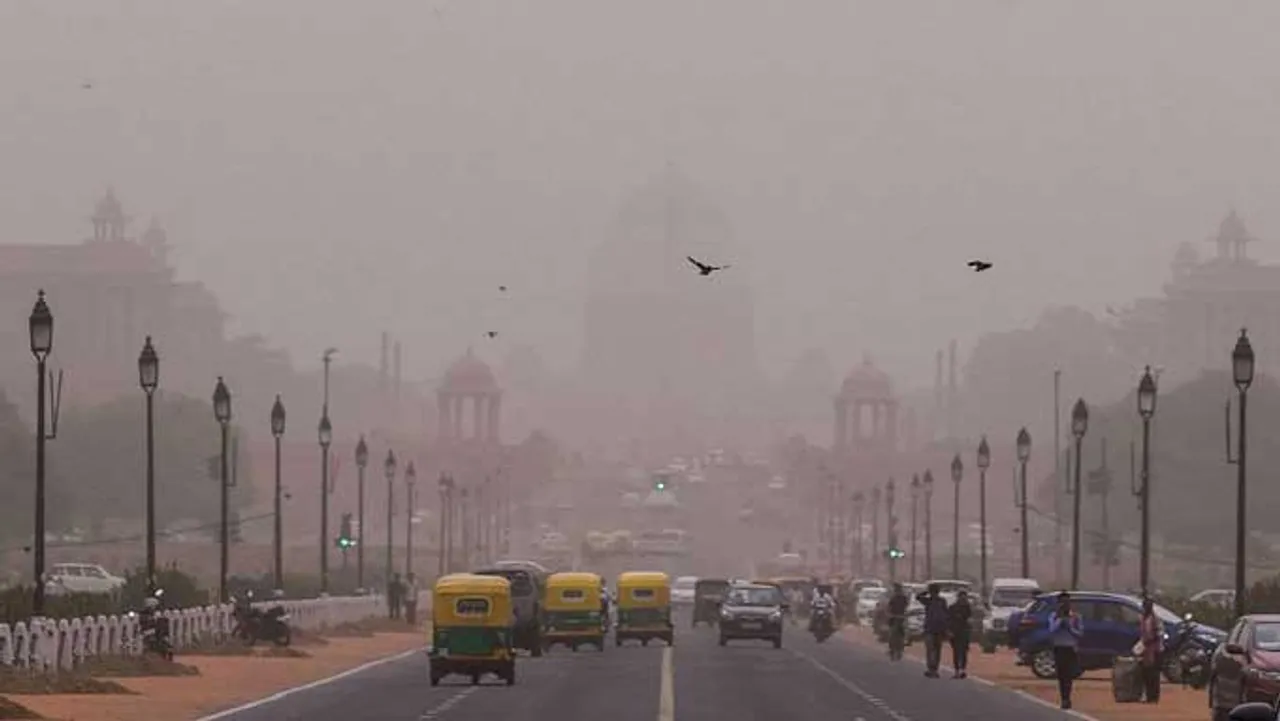 Delhi's air quality remains 'severe'; winds slightly decrease pollution levels