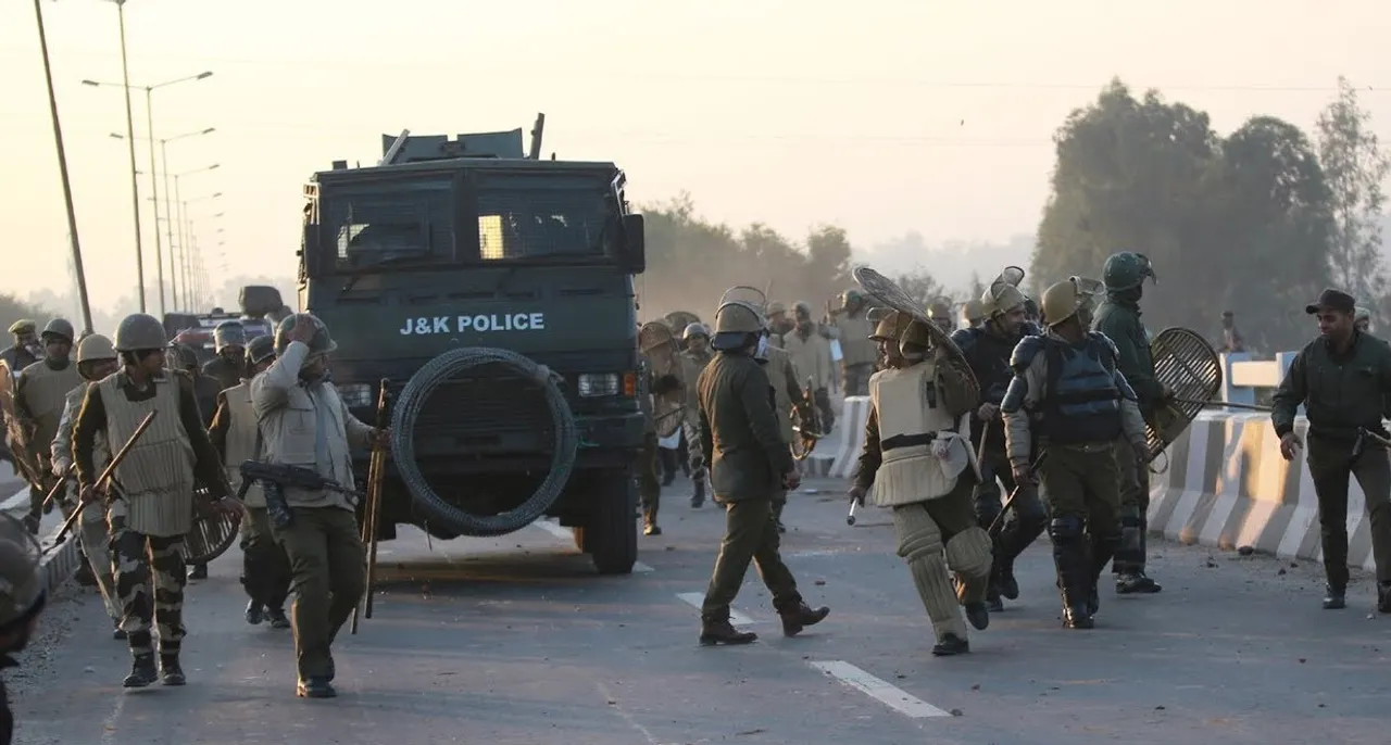 6 cops among 11 injured in an anti-encroachment drive in Jammu
