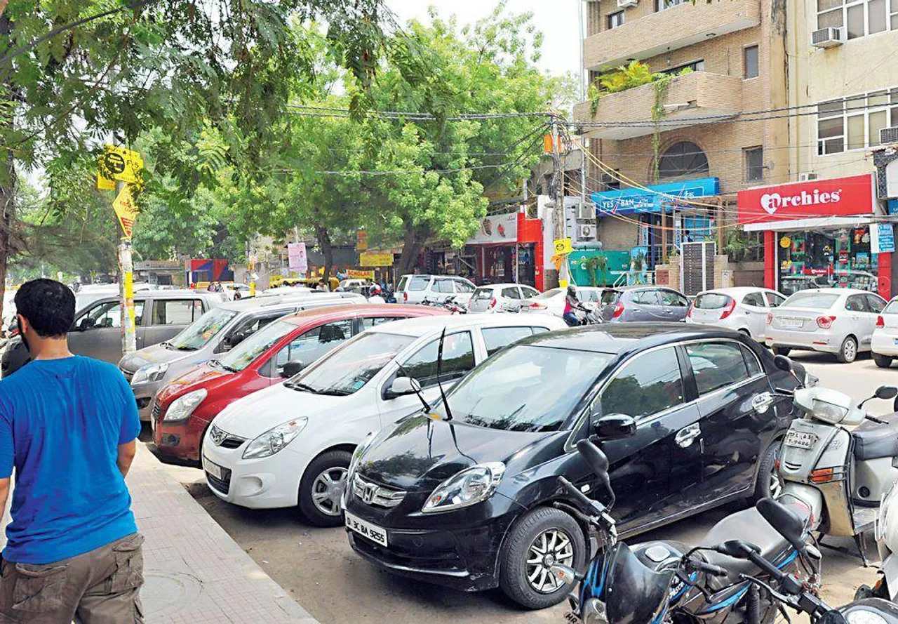 Discourage roadside parking: NGT to authorities