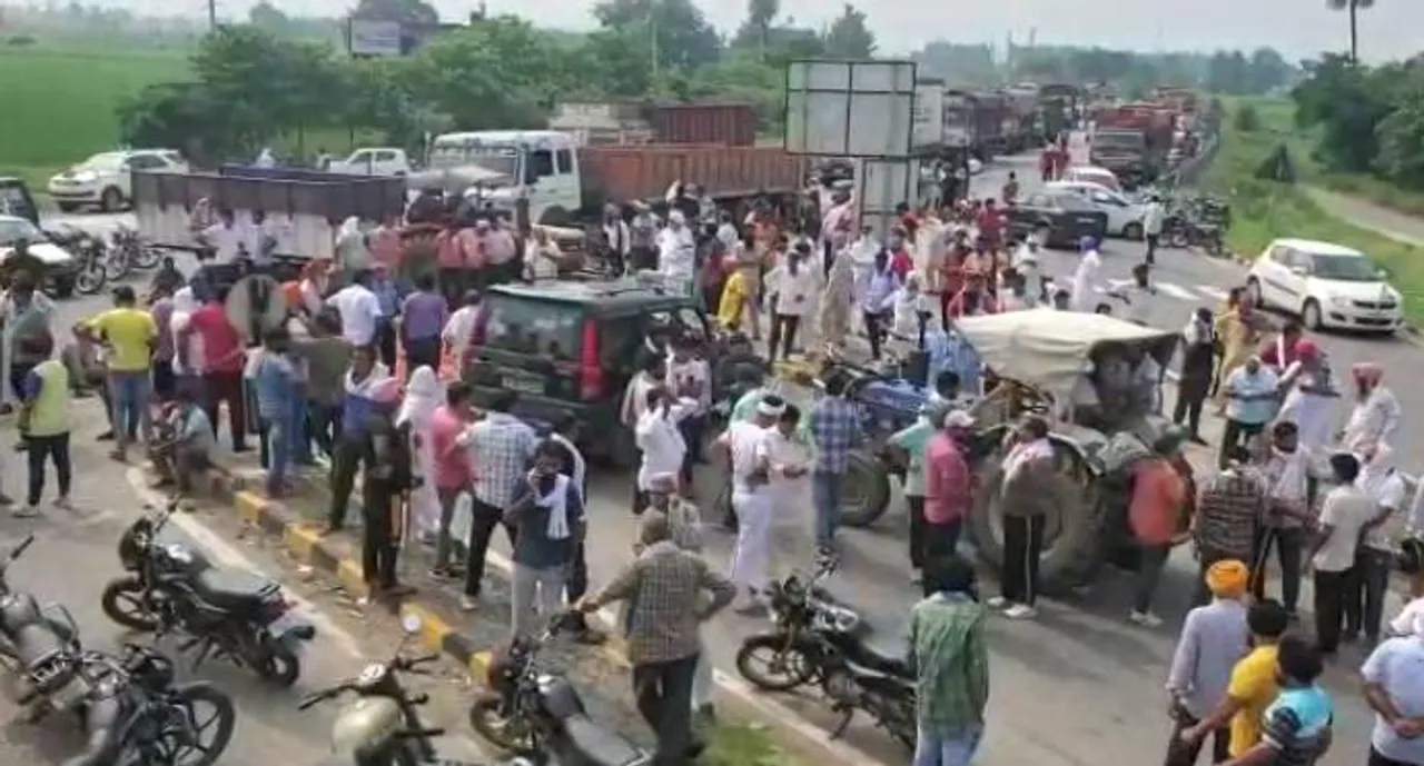 लाठीचार्ज के विरोध में सड़कों पर उतरे किसान, NH सहित कई सड़क मार्गों को किया जाम