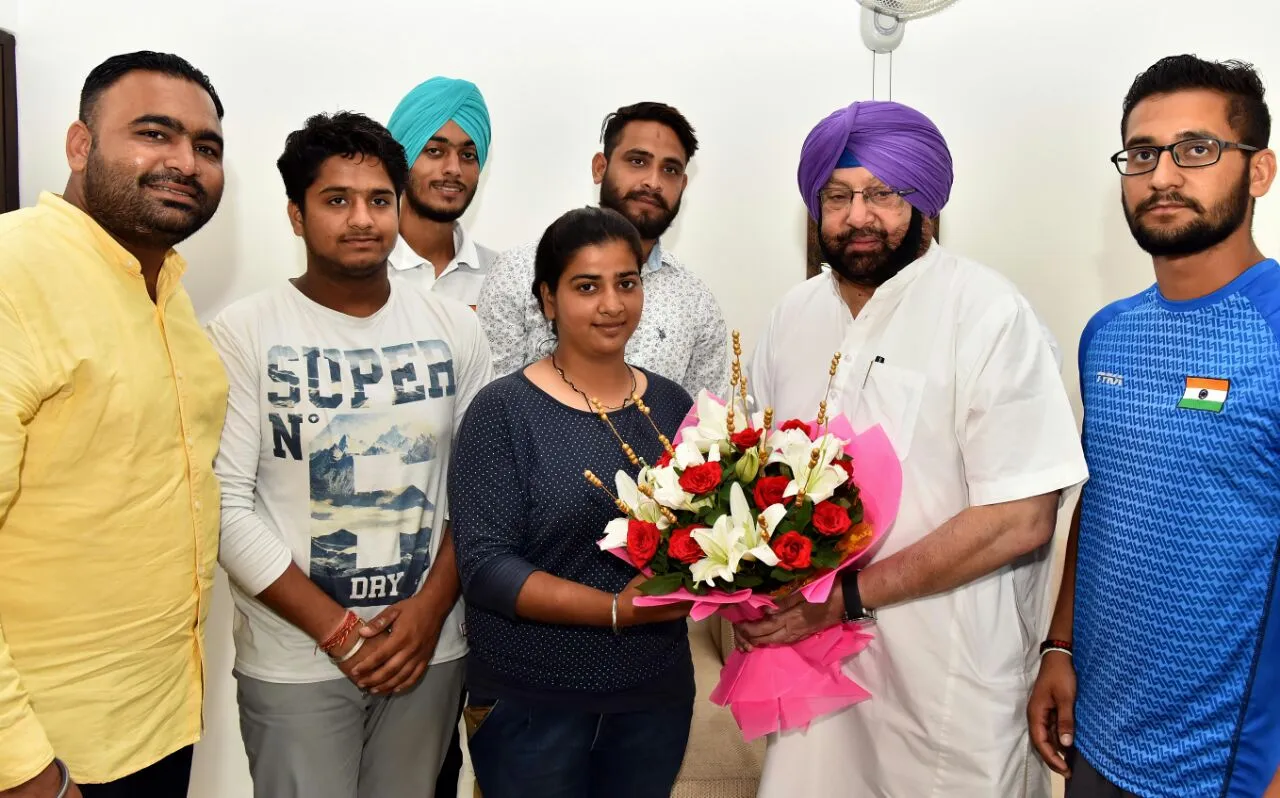 Punjabi university archers meet Capt. Amarinder to thank him for his support