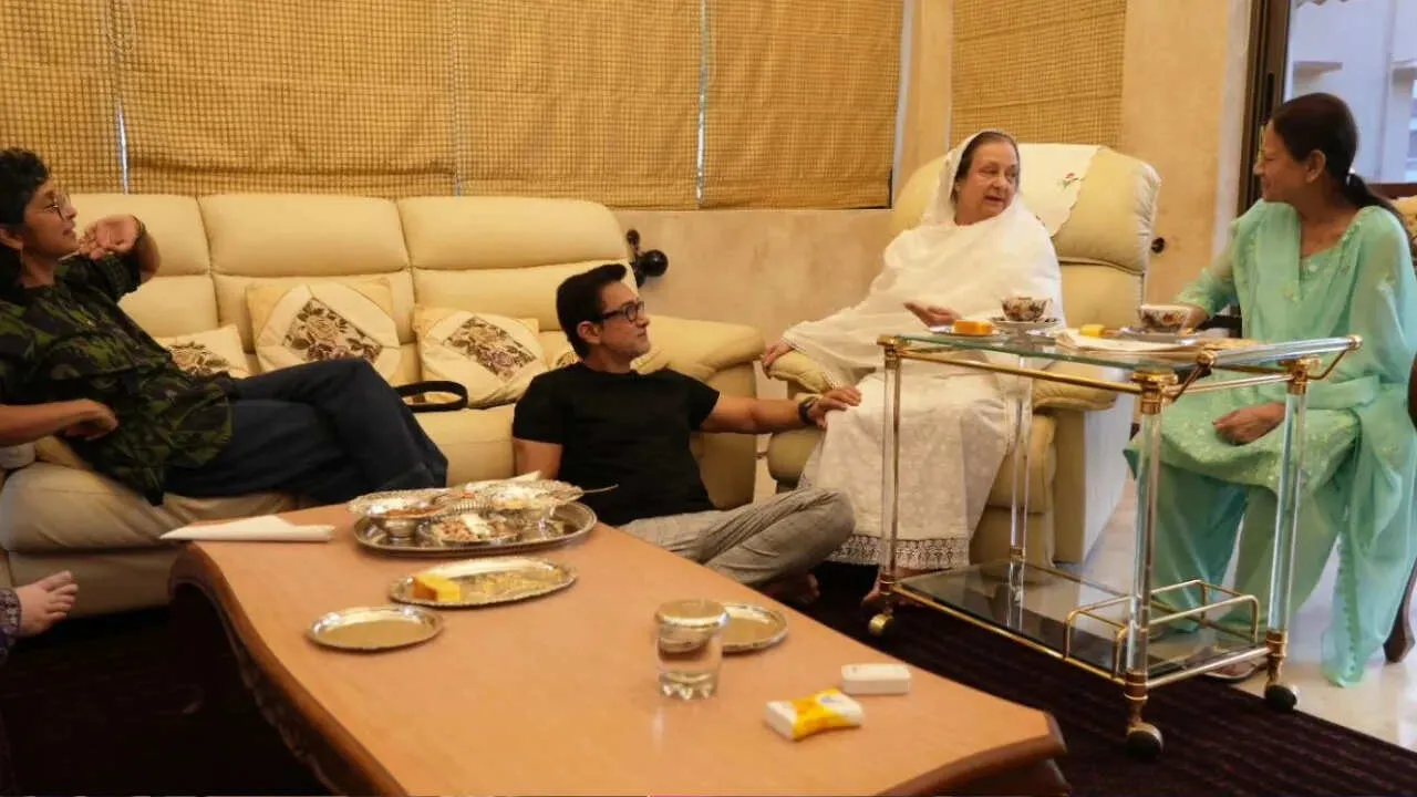 Aamir Khan Visit to Dilip Kumar's Home