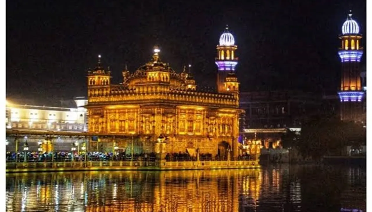 Amazing! Punjab Government Allows Women To Sing Inside Golden Temple