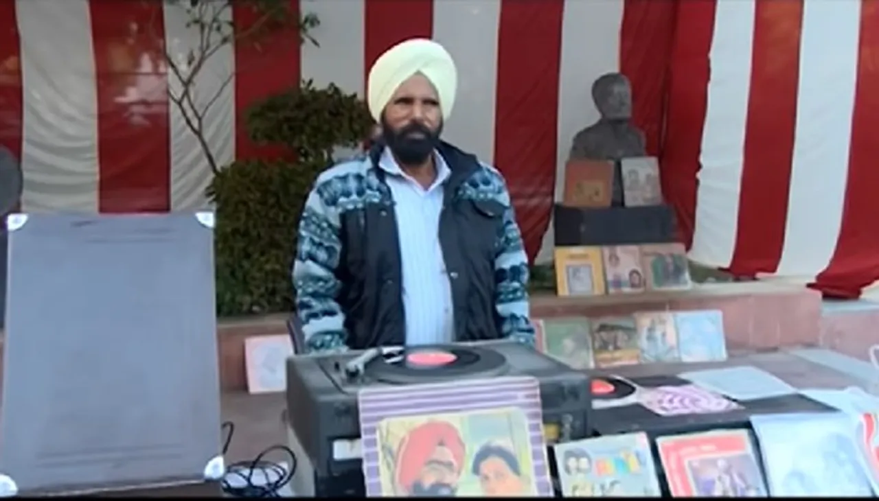 Meet Bheem Singh Who Is Famous For Collecting Vintage Gramophones & Old Punjabi Records