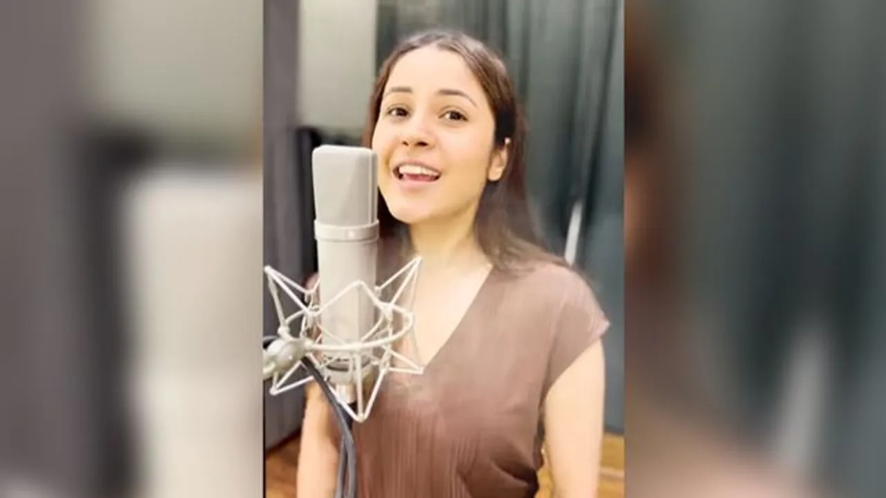 Shehnaaz Gill recreates hit song 'Hasi Ban Gaye' song [Watch Video]