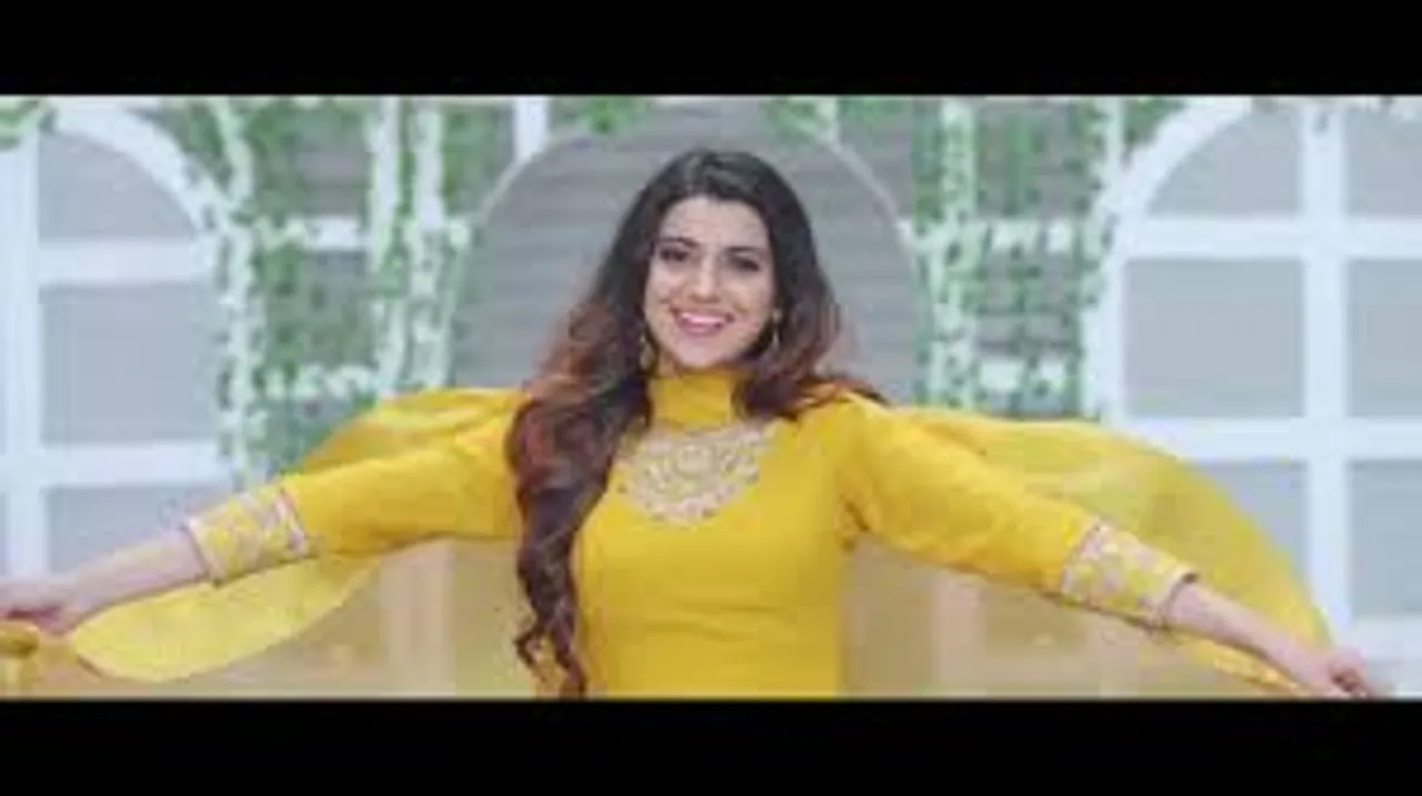 NIMRAT KHAIRA IS TRENDING ON INSTAGRAM PLAYING SUFI MUSIC WITH HER HARMONIUM.