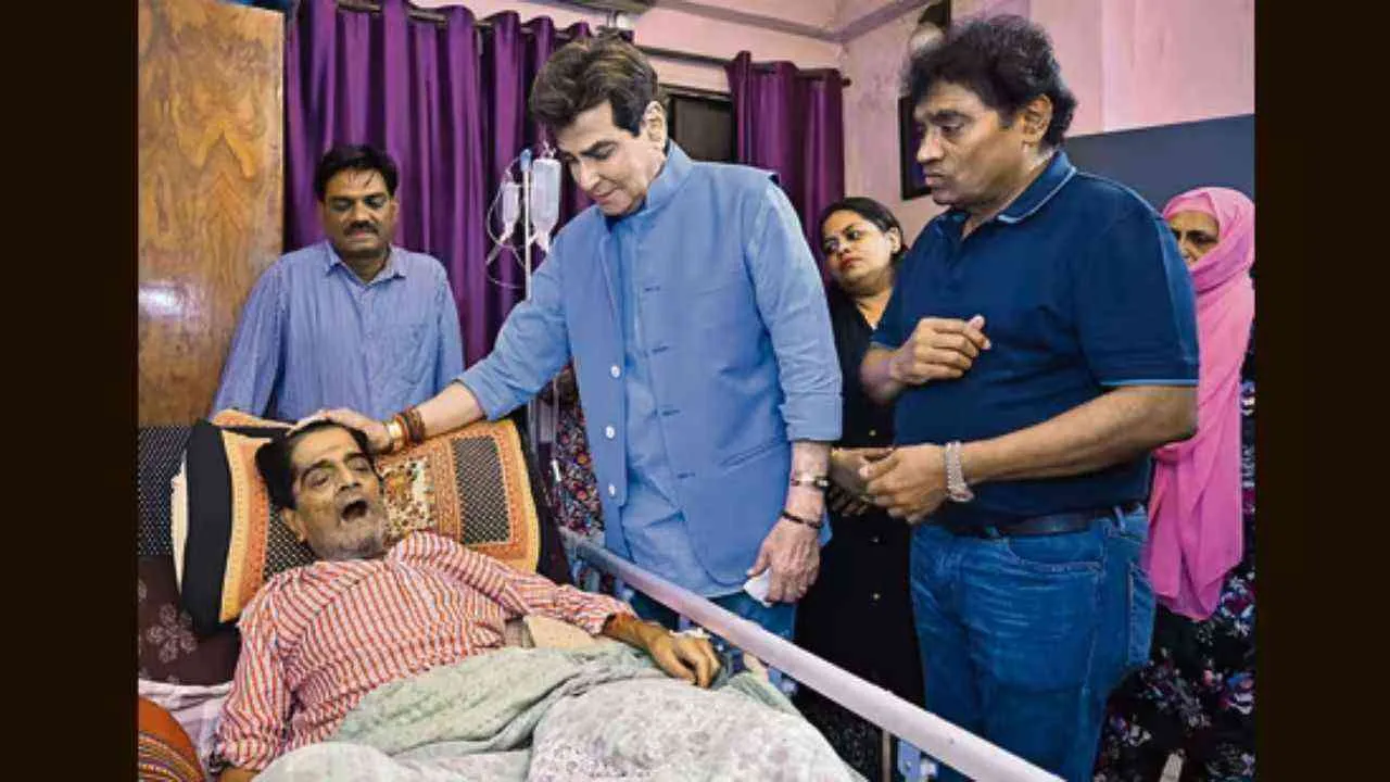 Junior Mehmood&#039;s Final Wish Fulfilled by Jeetendra; Picture Goes Viral