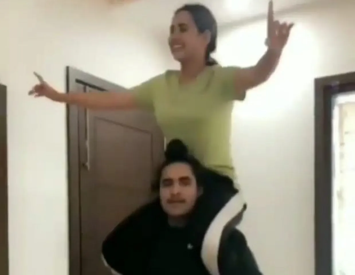 Sunanda Sharma Living The Bhangra Moment With Her Brother [Watch Video]