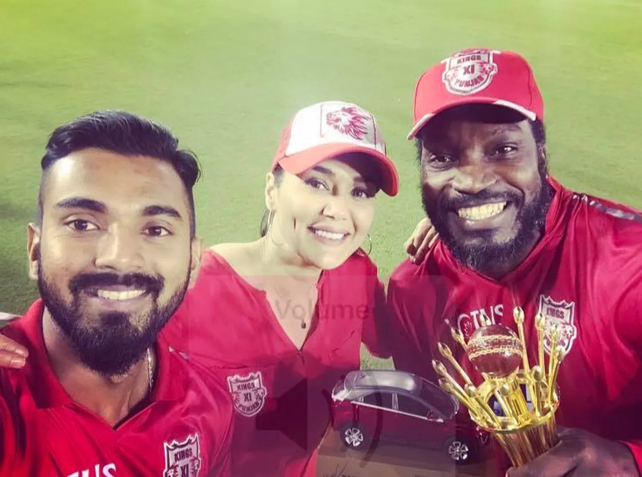 KXIP ਦੀ ਮਾਲਕ 'ਤੇ ਪ੍ਰਸ਼ੰਸਕਾ ਨੇ ਕੀਤੇ ਭੱਦੇ ਕਮੈਂਟ, ਪ੍ਰਿਟੀ ਨੇ ਗੁੱਸੇ 'ਚ ਦਿੱਤਾ ਜਵਾਬ - ਵੀਡੀਓ ਵਾਇਰਲ