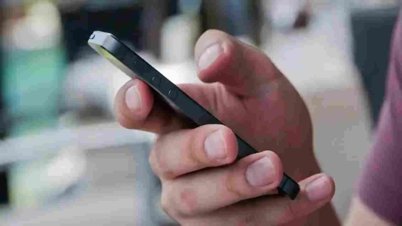 गोरखपुर बाल संप्रेक्षण गृह से 25 मोबाइल फोन बरामद, जिला जज ने दिए कार्रवाई के निर्देश