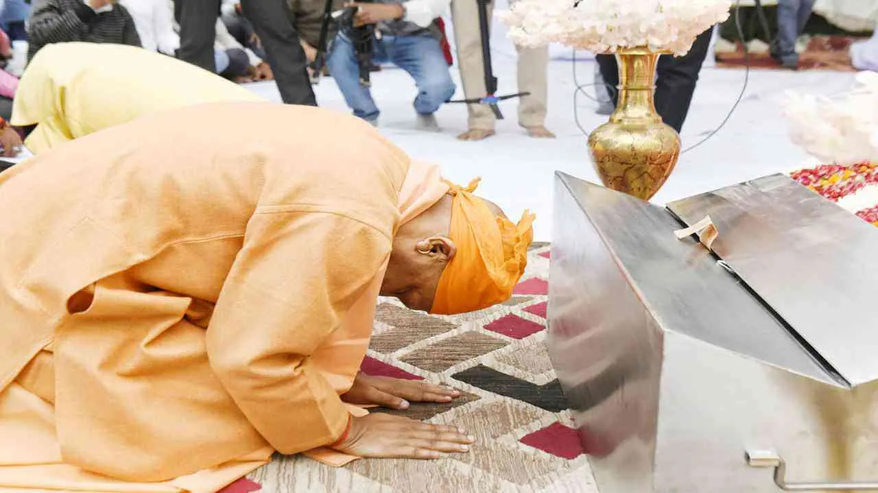 UP News: गुरु नानक देव के प्रकाश पर्व पर आशियाना गुरुद्वारा में पहुंचे CM योगी, देखें PHOTOS