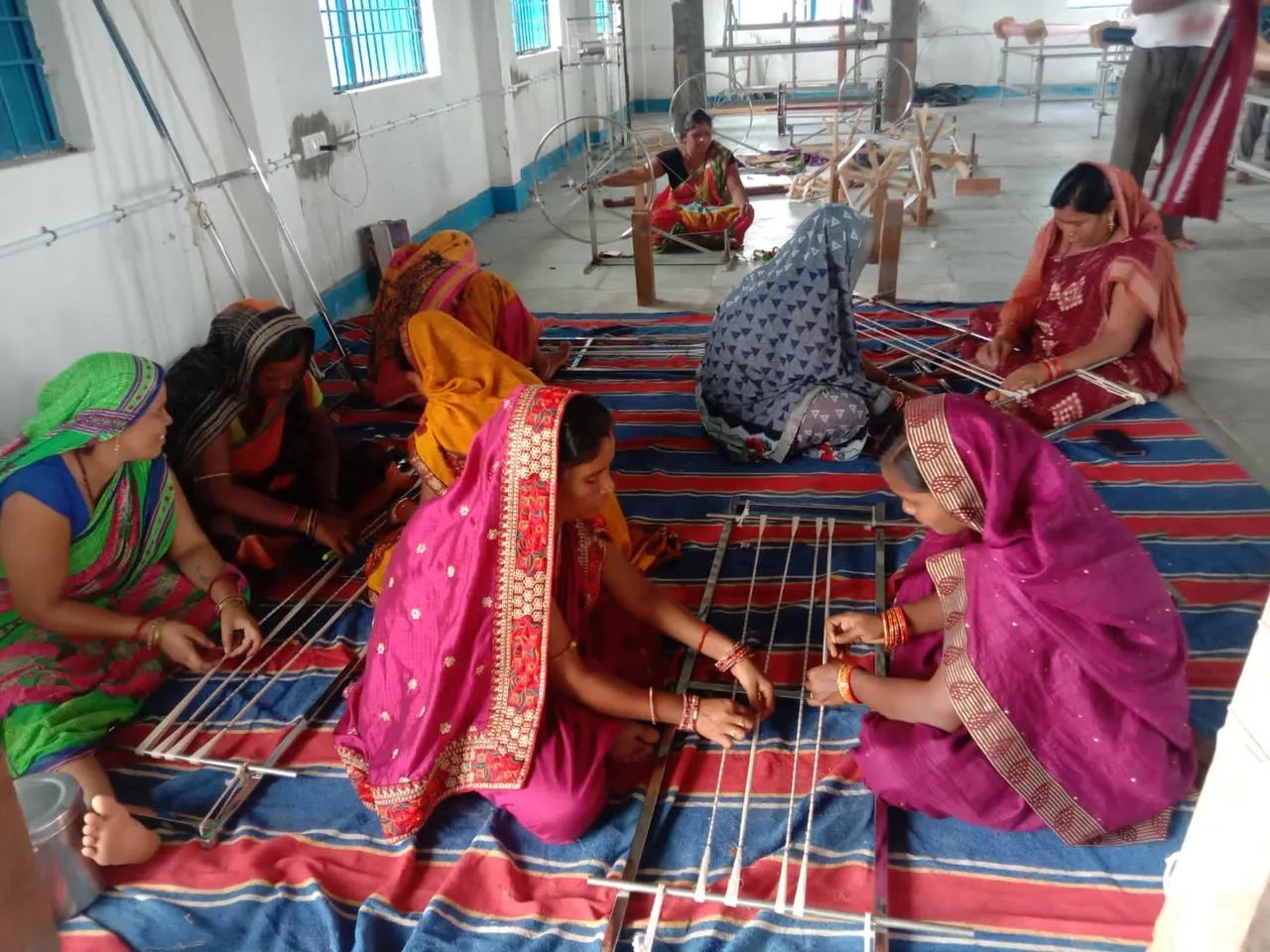 Chattisgarh SHG women weaving sumbalpuri sarees