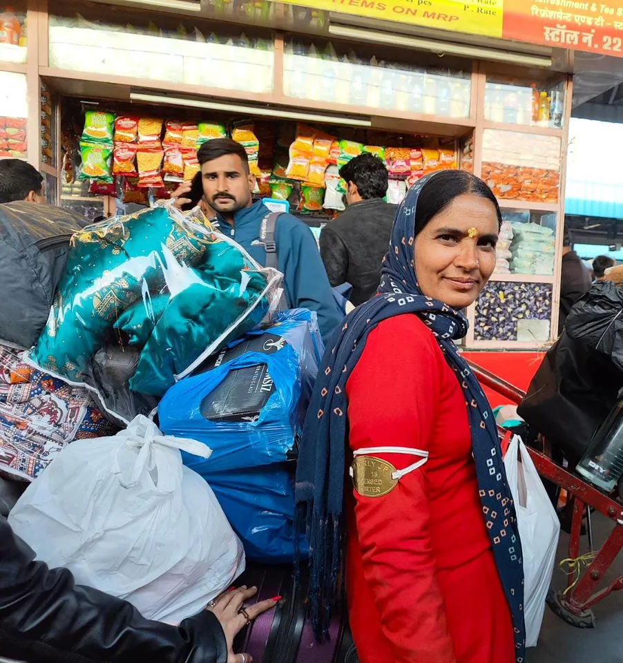 Jaipur lady coolie