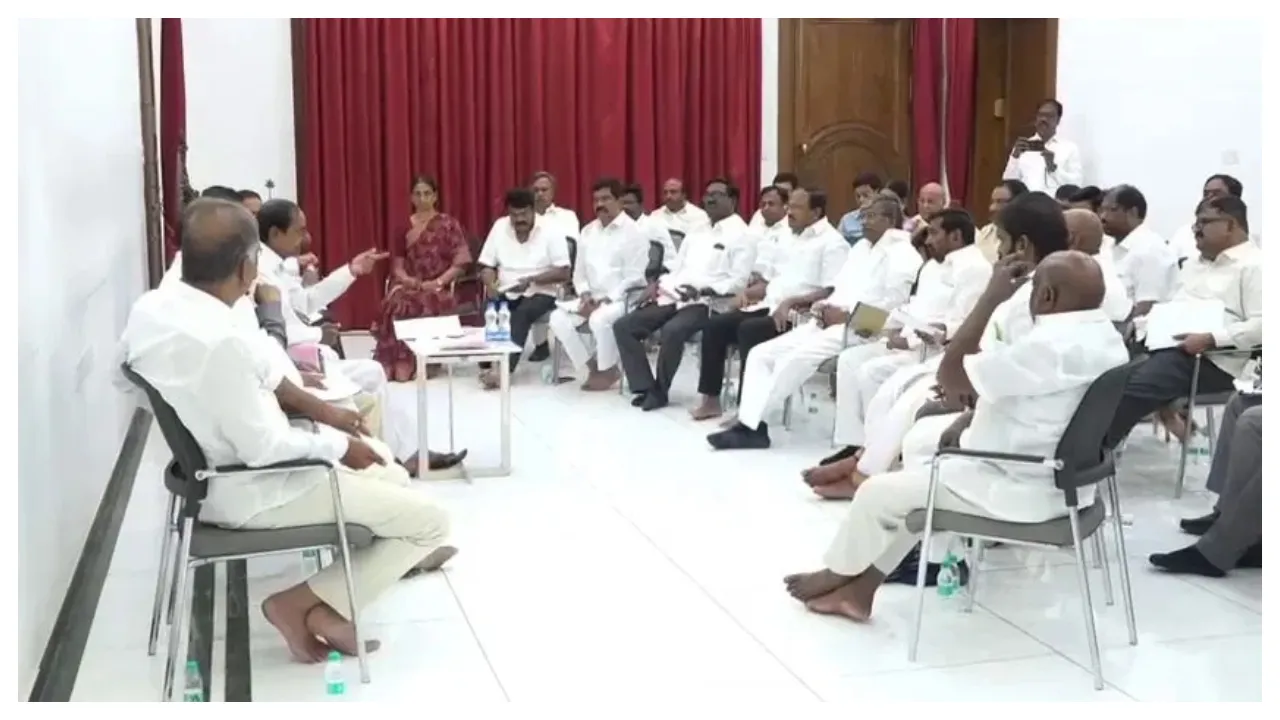 kcr-meet-brs-leaders