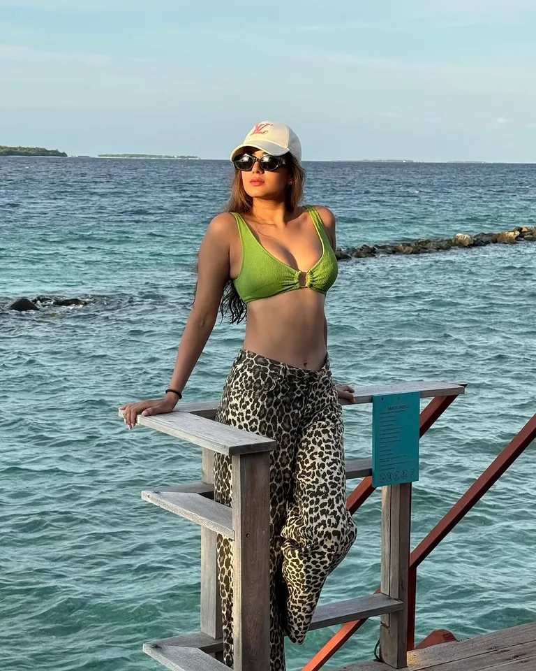 sonal Chauhan beach side pics