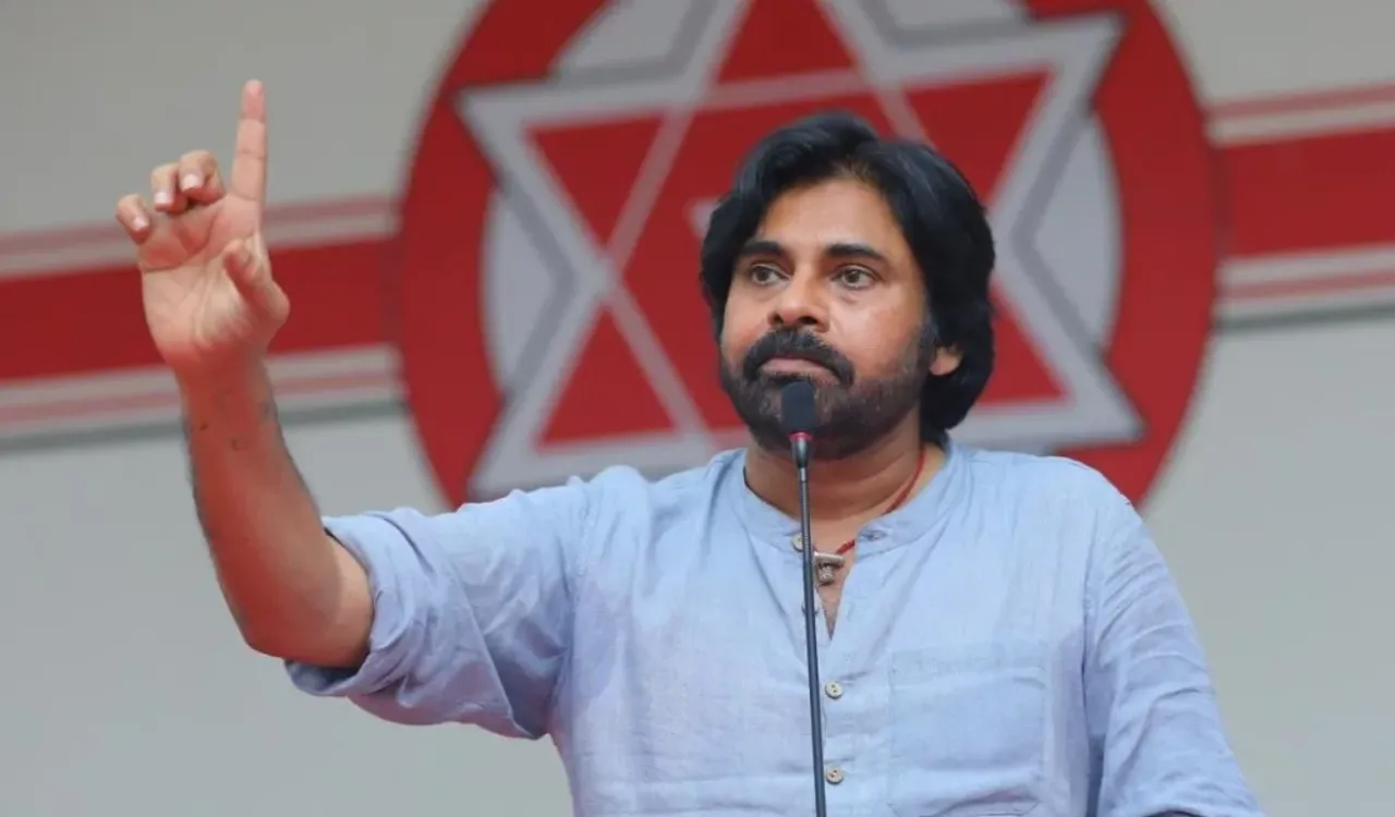 Pawan Kalyan : మూడో విడత వారాహి యాత్రకు విశాఖ చేరుకున్న పవన్