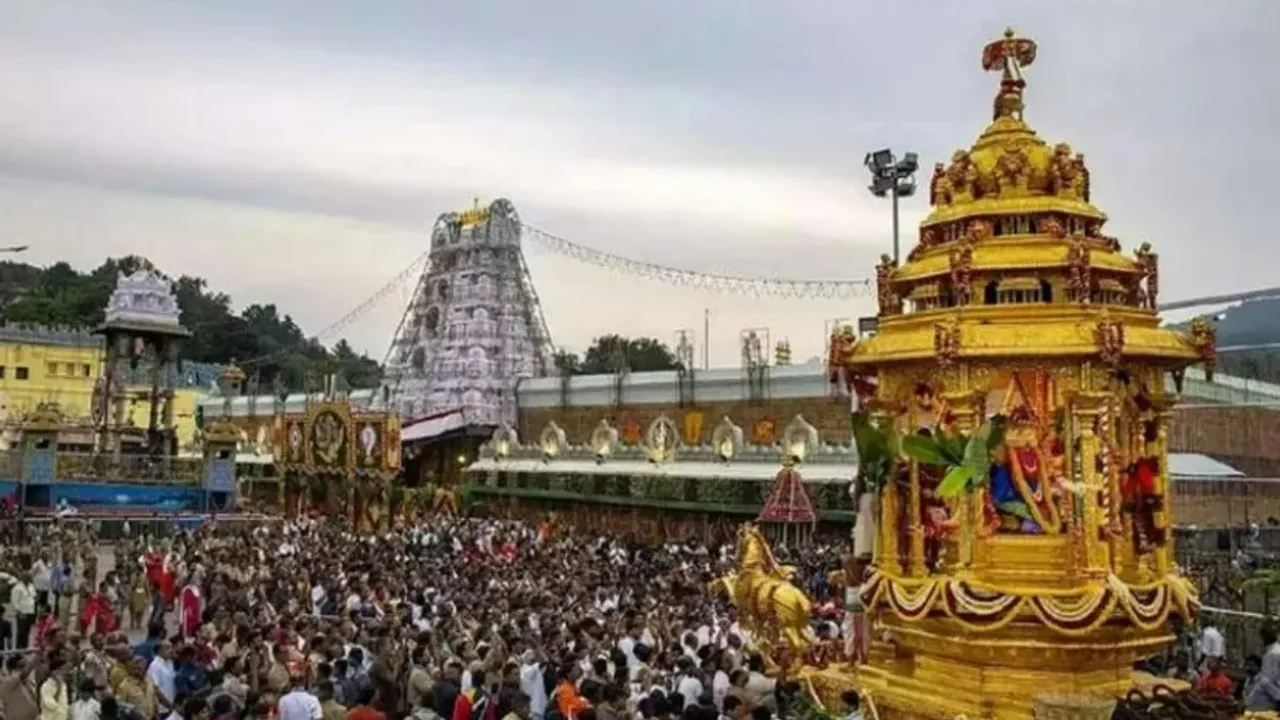 TTD: తిరుమలలో భారీగా పెరిగిన రద్దీ..సర్వ దర్శనం నిలిపివేత!